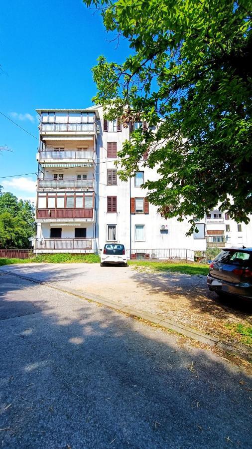Leona Apartman *
