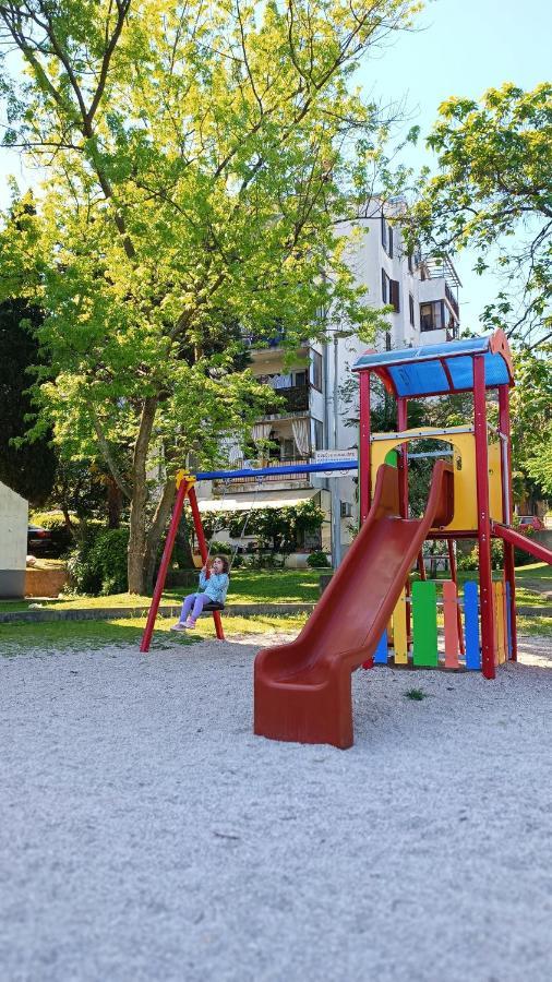 Apartman Leona *
